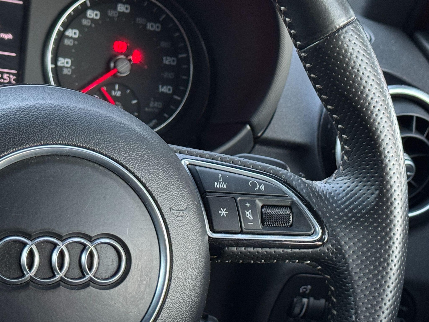 Used Audi A1 2015 for sale - 77120359: Photo 51