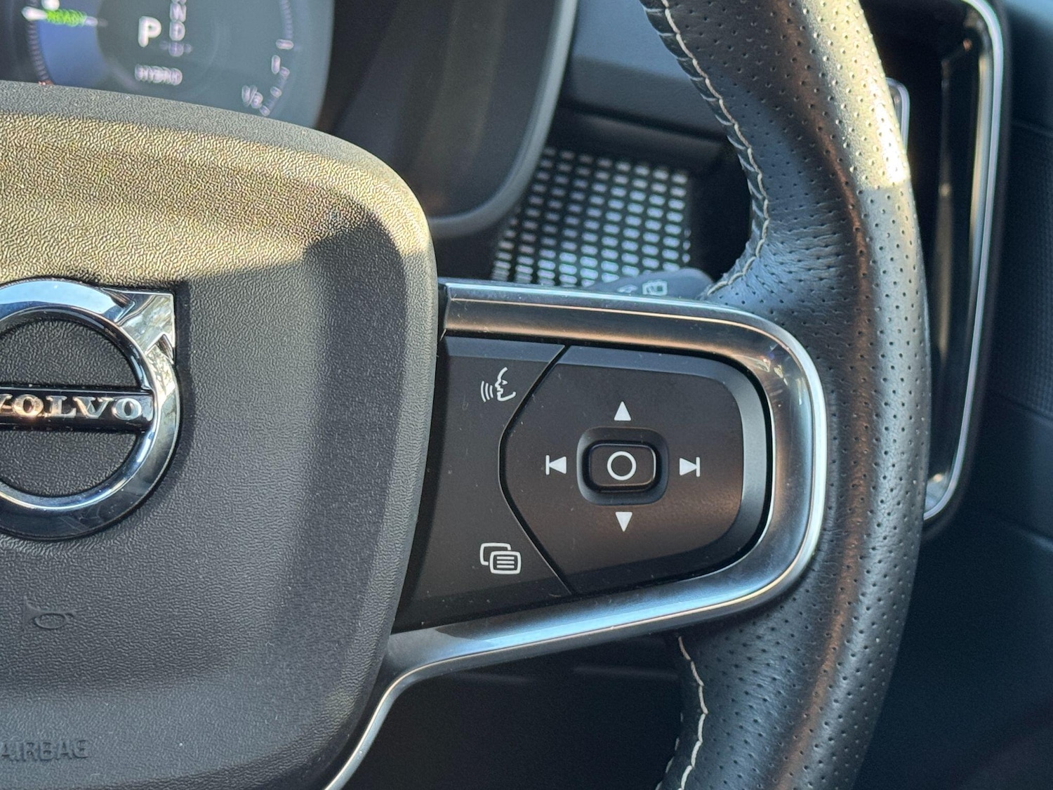 Used Volvo XC40 2021 for sale - 77015848: Photo 64