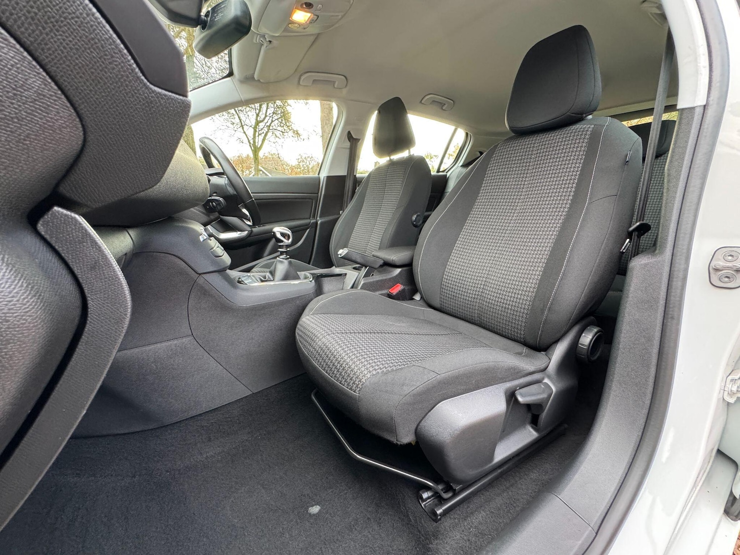 Used Peugeot 308 2017 for sale - 77254833: Photo 28