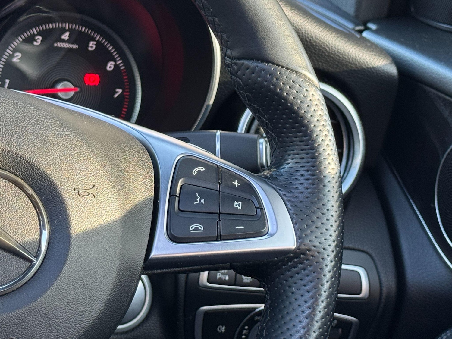 Used Mercedes-Benz GLC 2019 for sale - 76689266: Photo 65