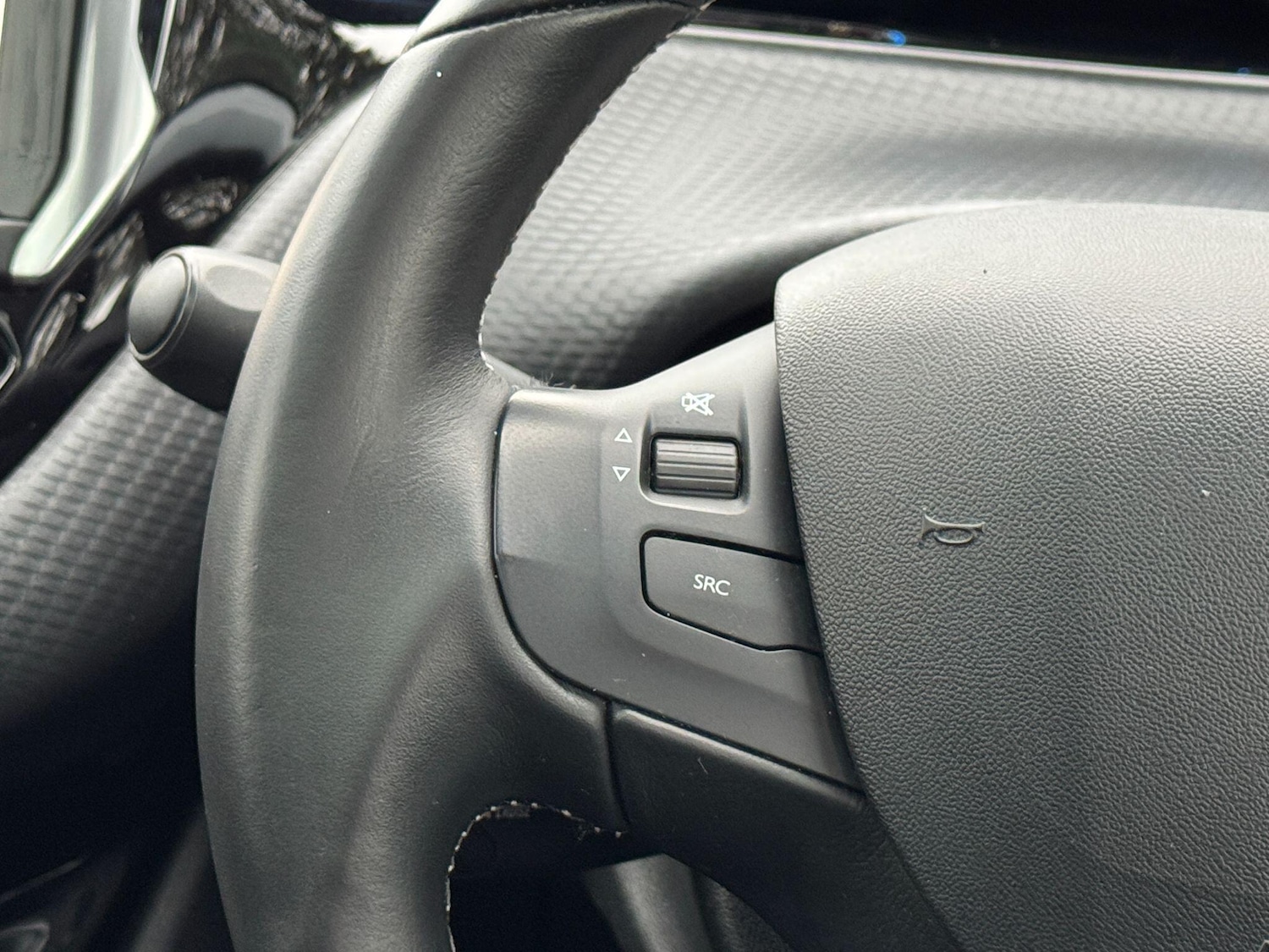 Used Peugeot 2008 2019 for sale - 76976191: Photo 44