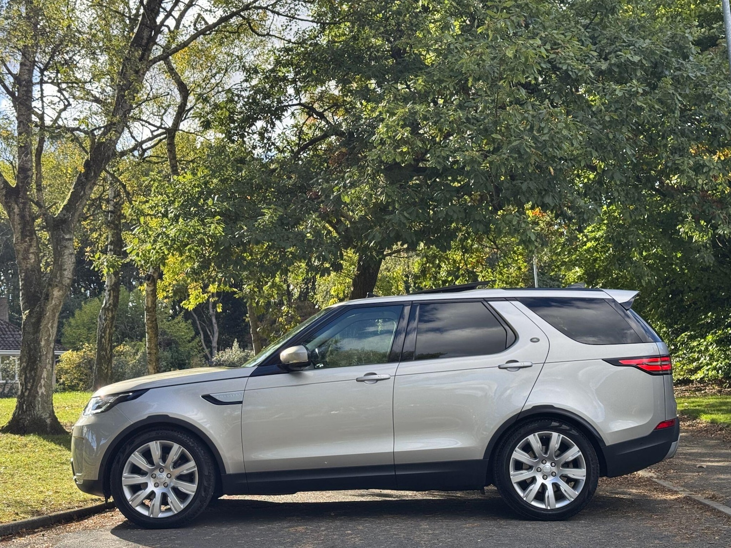 Used Land Rover Discovery 2017 for sale - 76084355: Photo 3