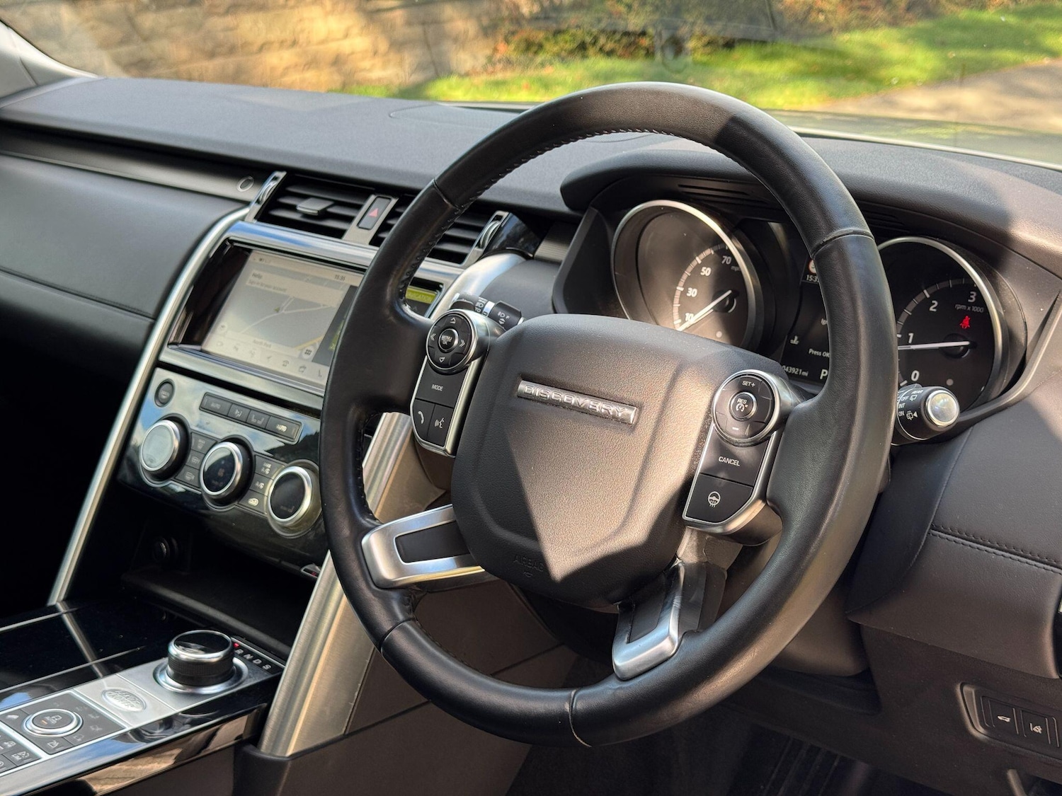 Used Land Rover Discovery 2017 for sale - 76084355: Photo 51