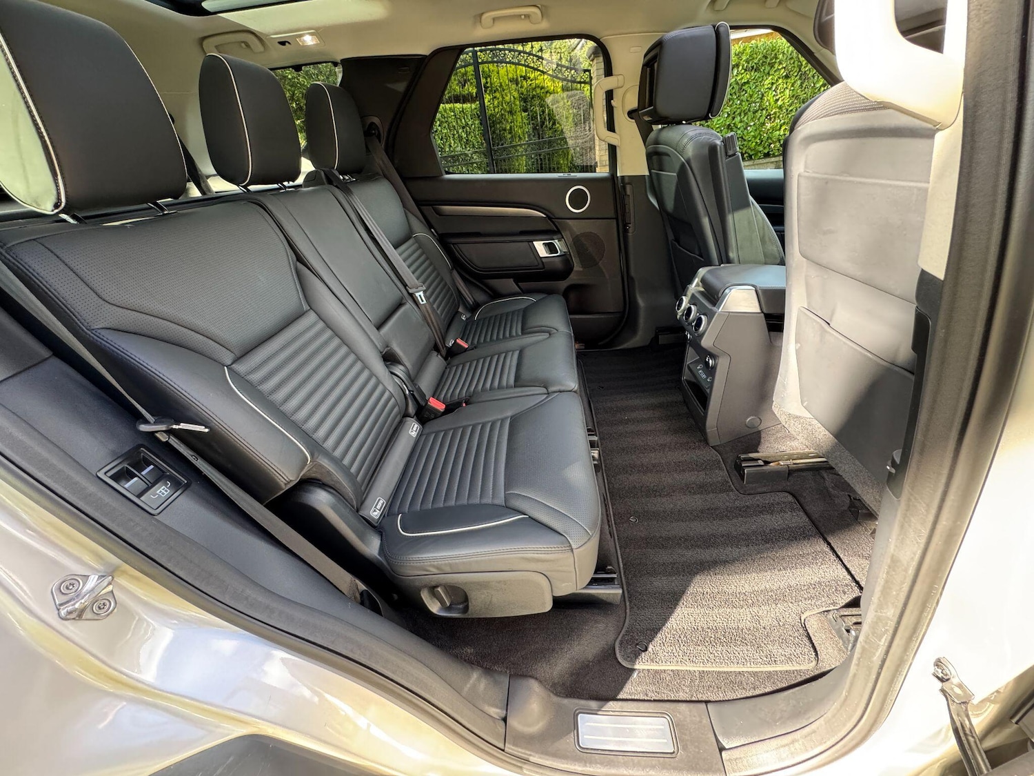 Used Land Rover Discovery 2017 for sale - 76084355: Photo 75