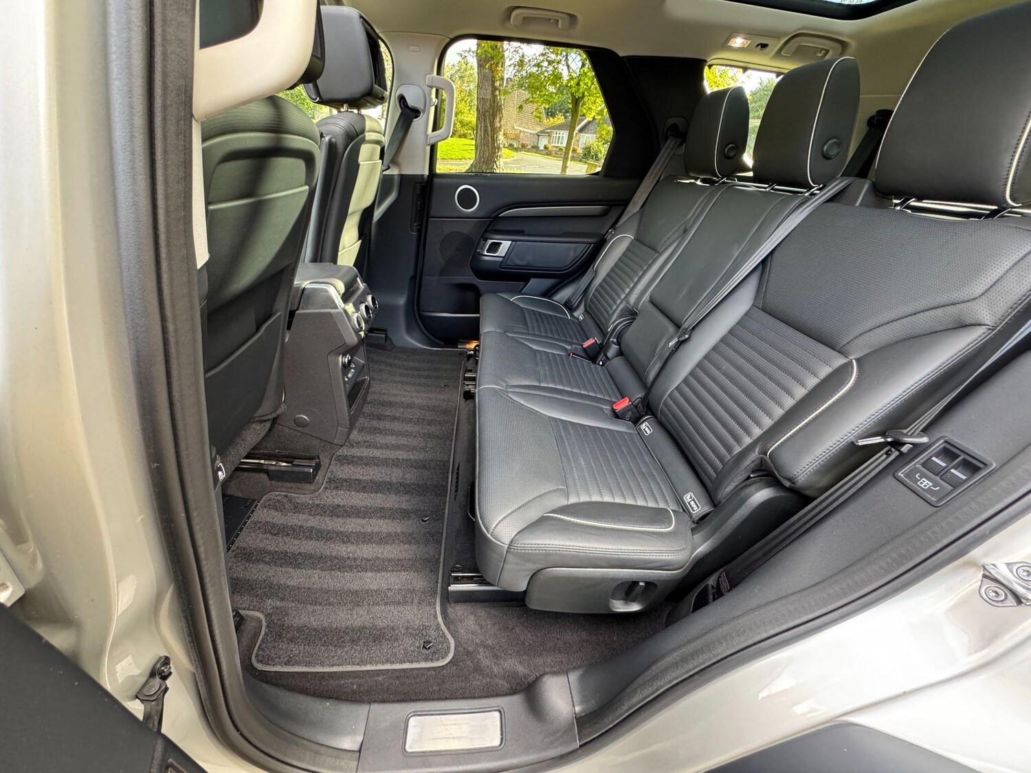 Used Land Rover Discovery 2017 for sale - 76084355: Photo 81