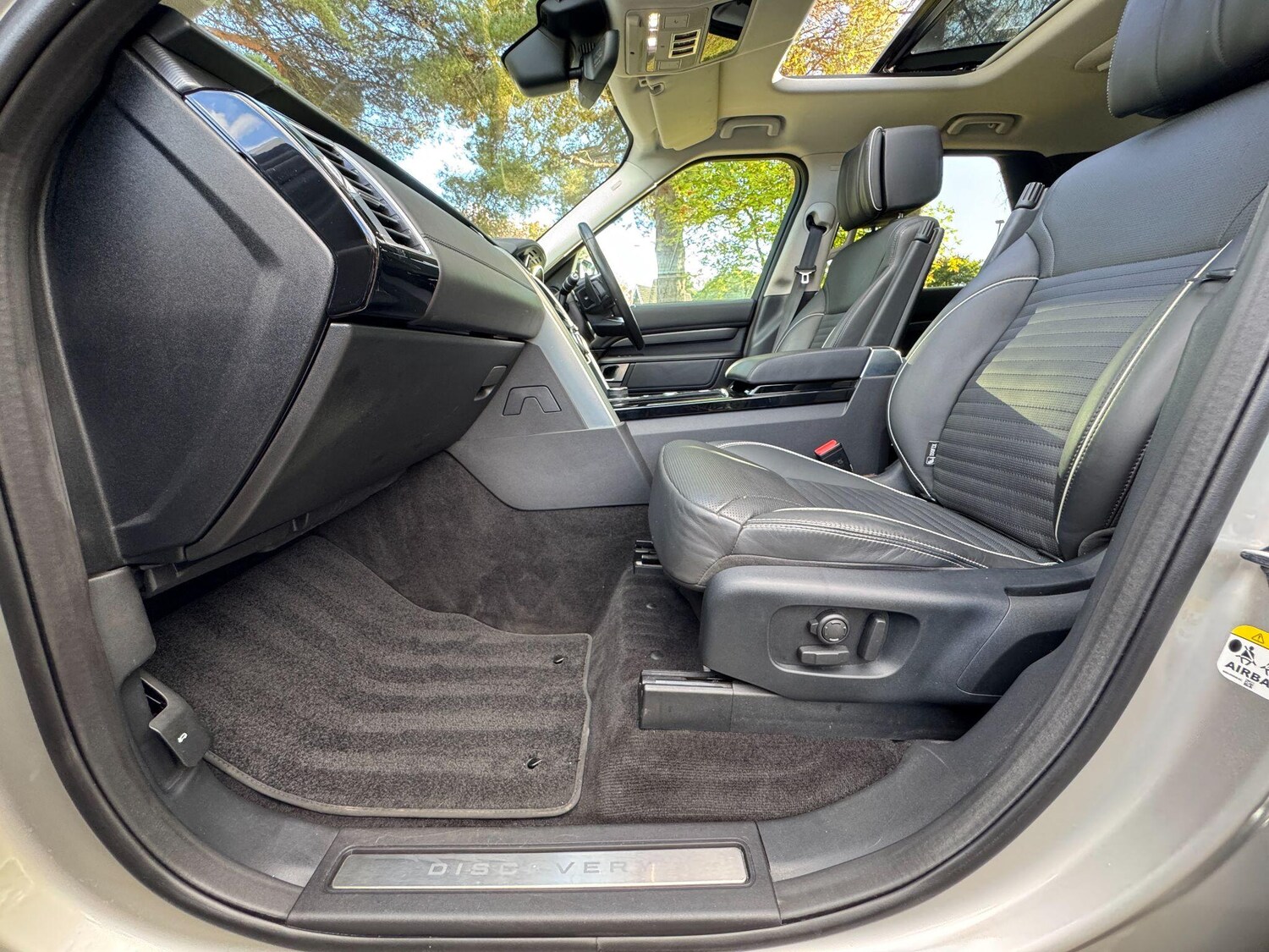 Used Land Rover Discovery 2017 for sale - 76084355: Photo 90