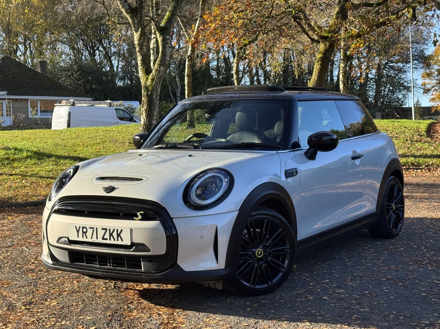 Used MINI Hatch 2021 for sale - 76633643: Photo 1