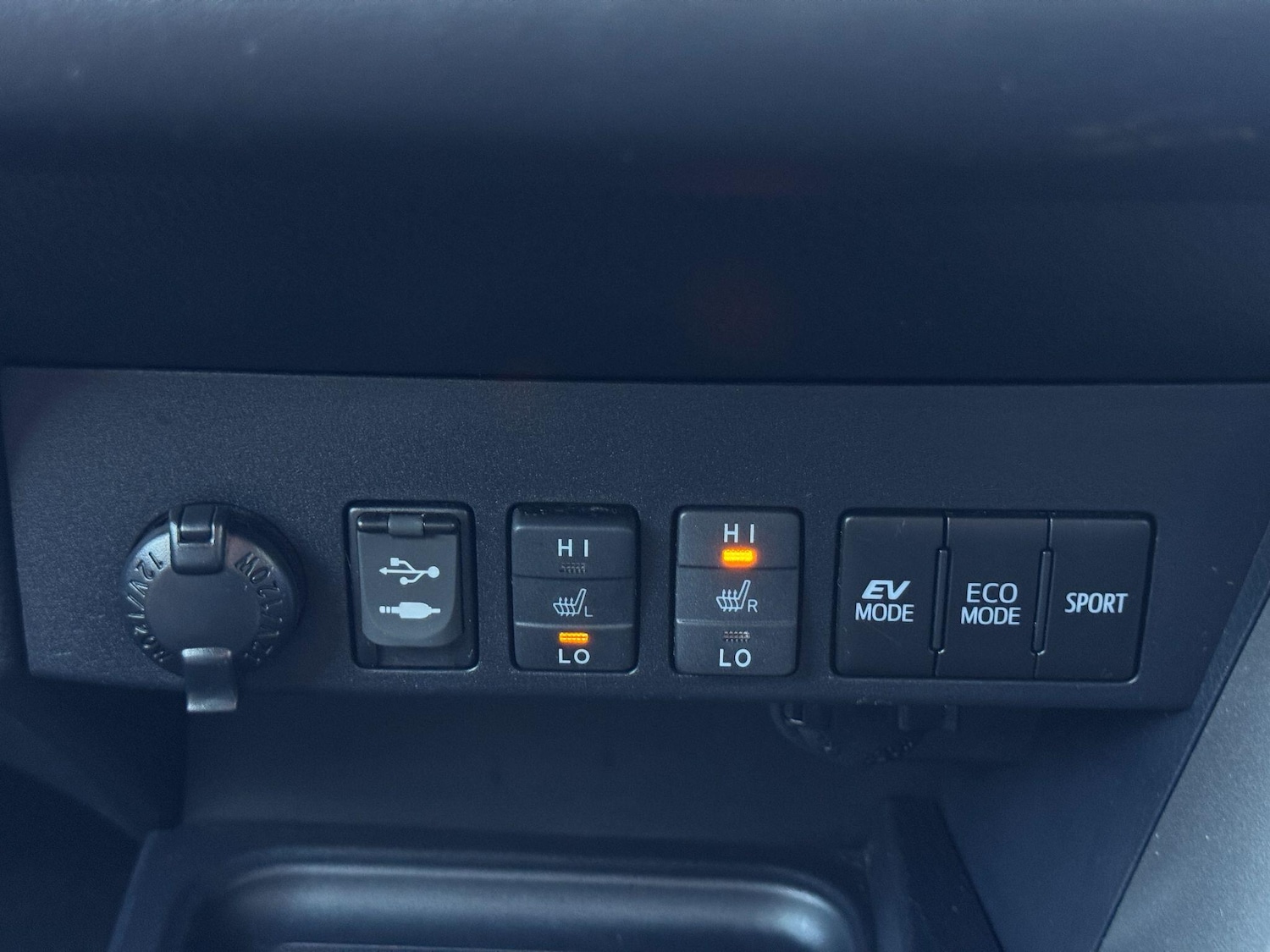 Used Toyota RAV4 2018 for sale - 76060934: Photo 13