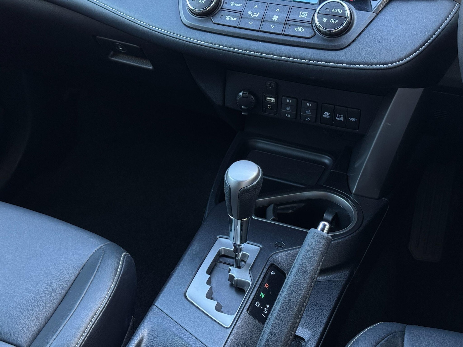 Used Toyota RAV4 2018 for sale - 76060934: Photo 39