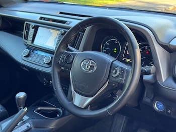 Used Toyota RAV4 2018 for sale - 76060934: Photo 4
