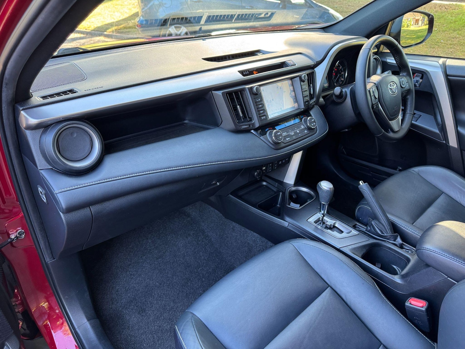 Used Toyota RAV4 2018 for sale - 76060934: Photo 5