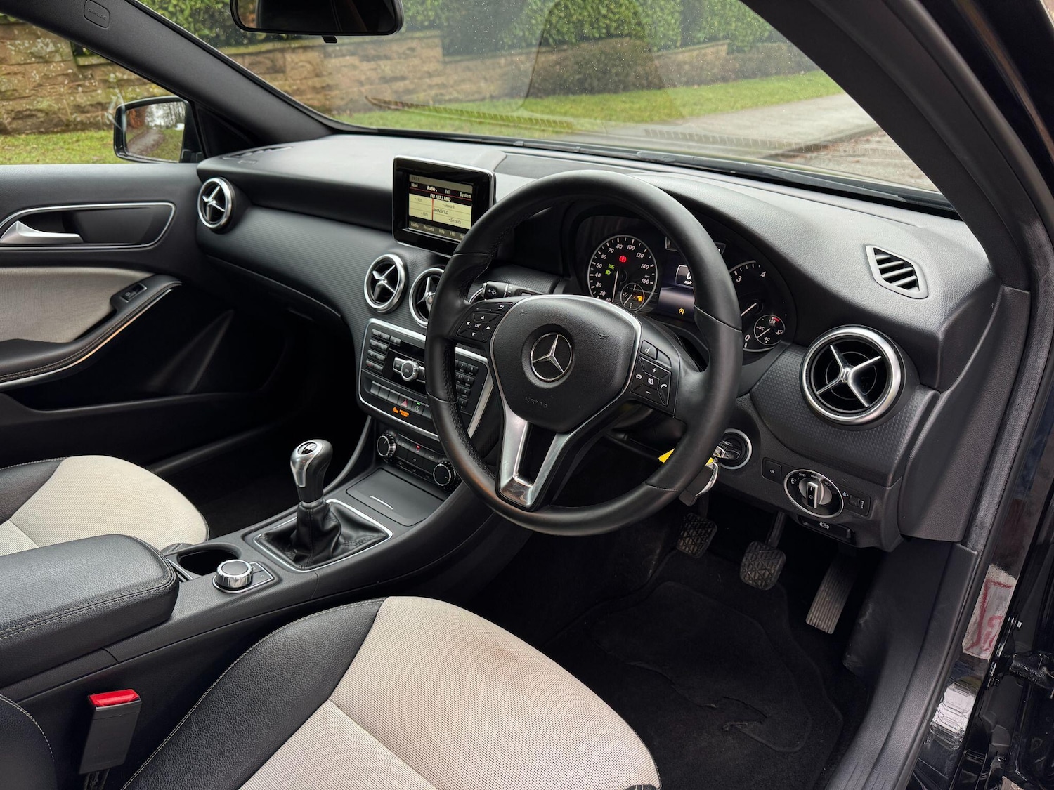 Used Mercedes-Benz A-Class 2015 for sale - 77400912: Photo 4