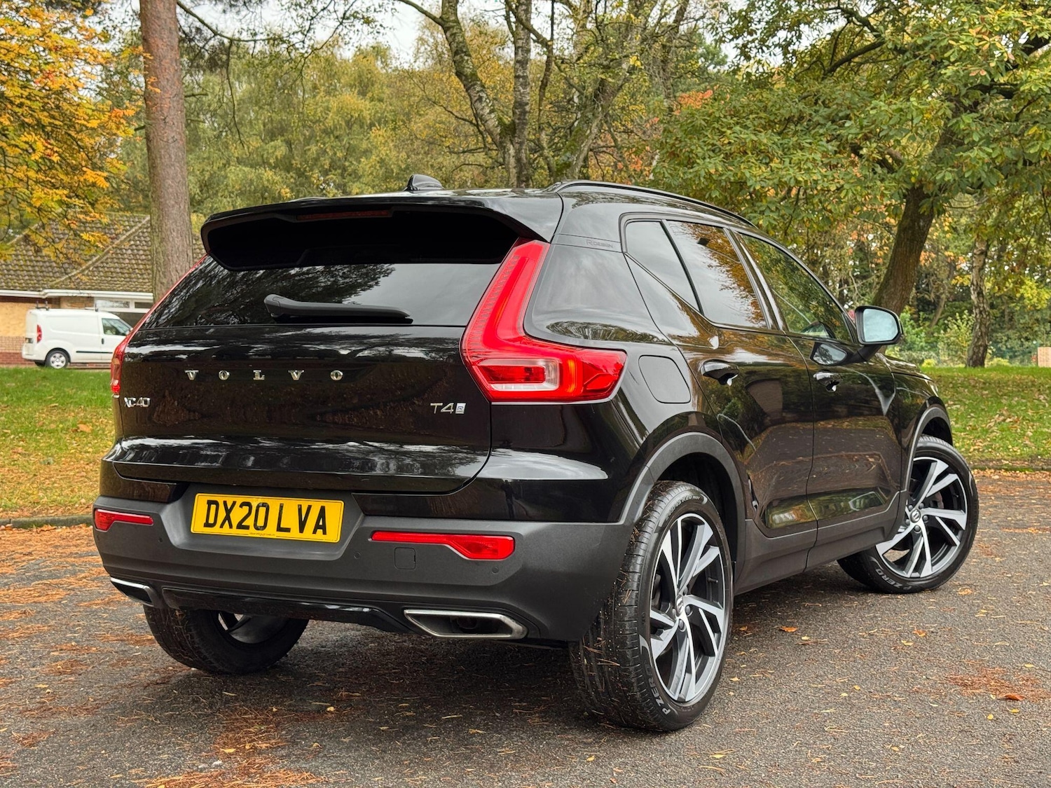 Used Volvo XC40 2020 for sale - 76457831: Photo 2