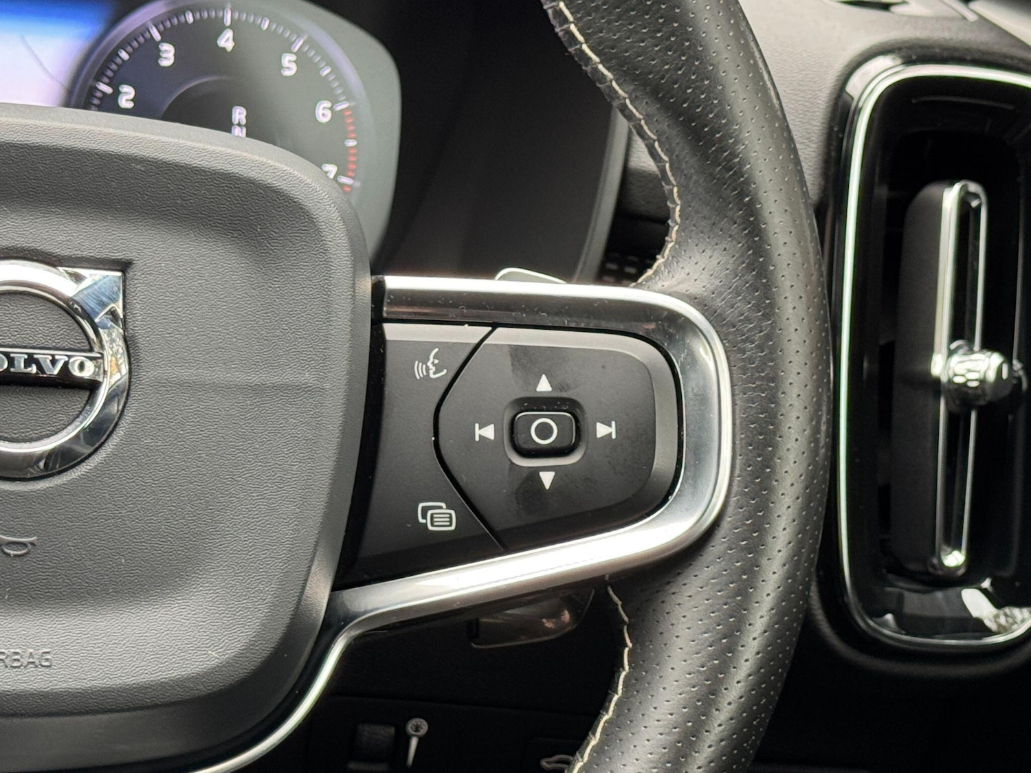 Used Volvo XC40 2020 for sale - 76457831: Photo 53