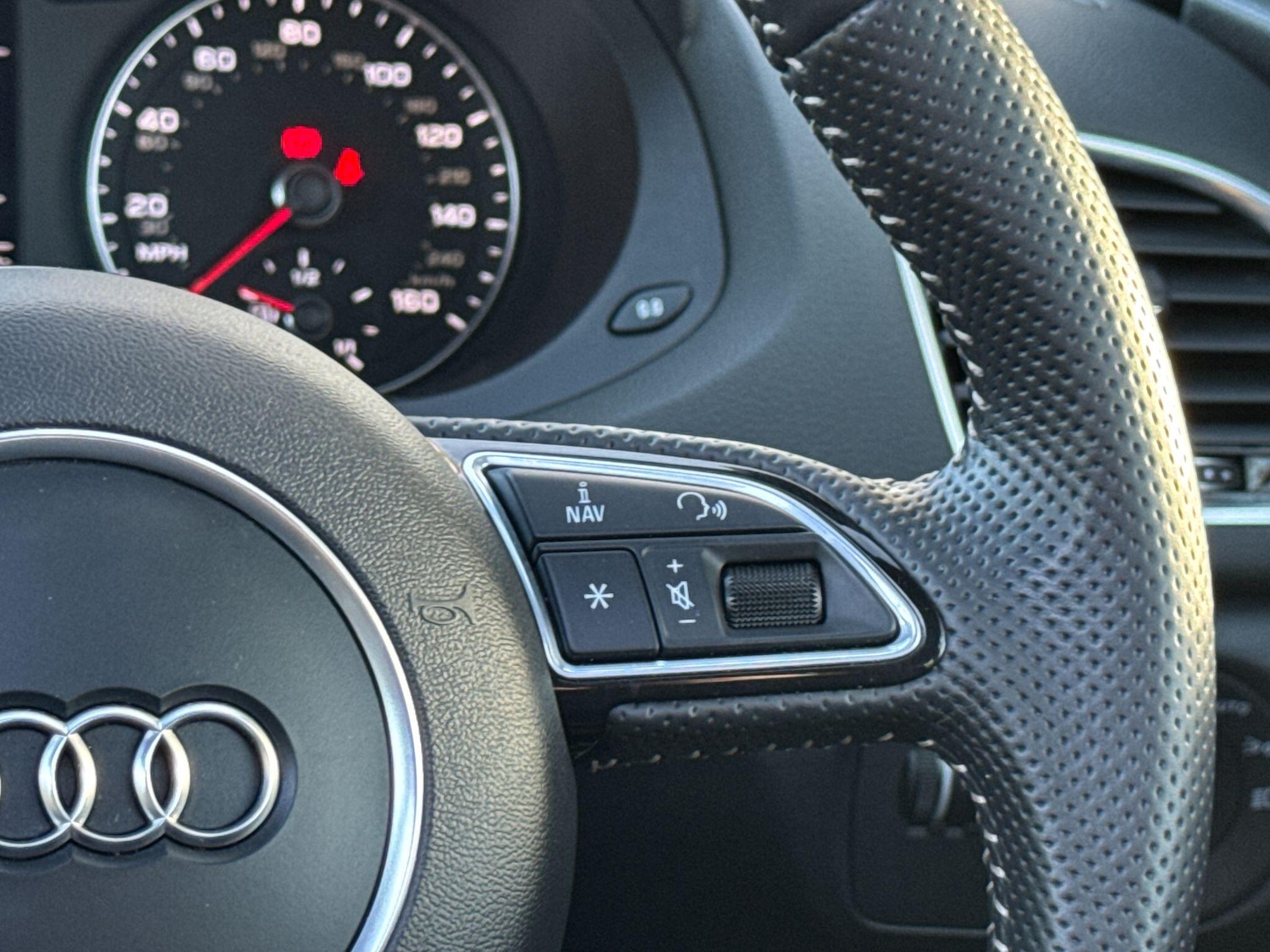 Used Audi Q3 2015 for sale - 76759487: Photo 61