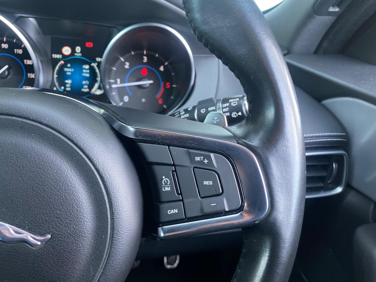 Used Jaguar F-Pace 2018 for sale - 77925928: Photo 12