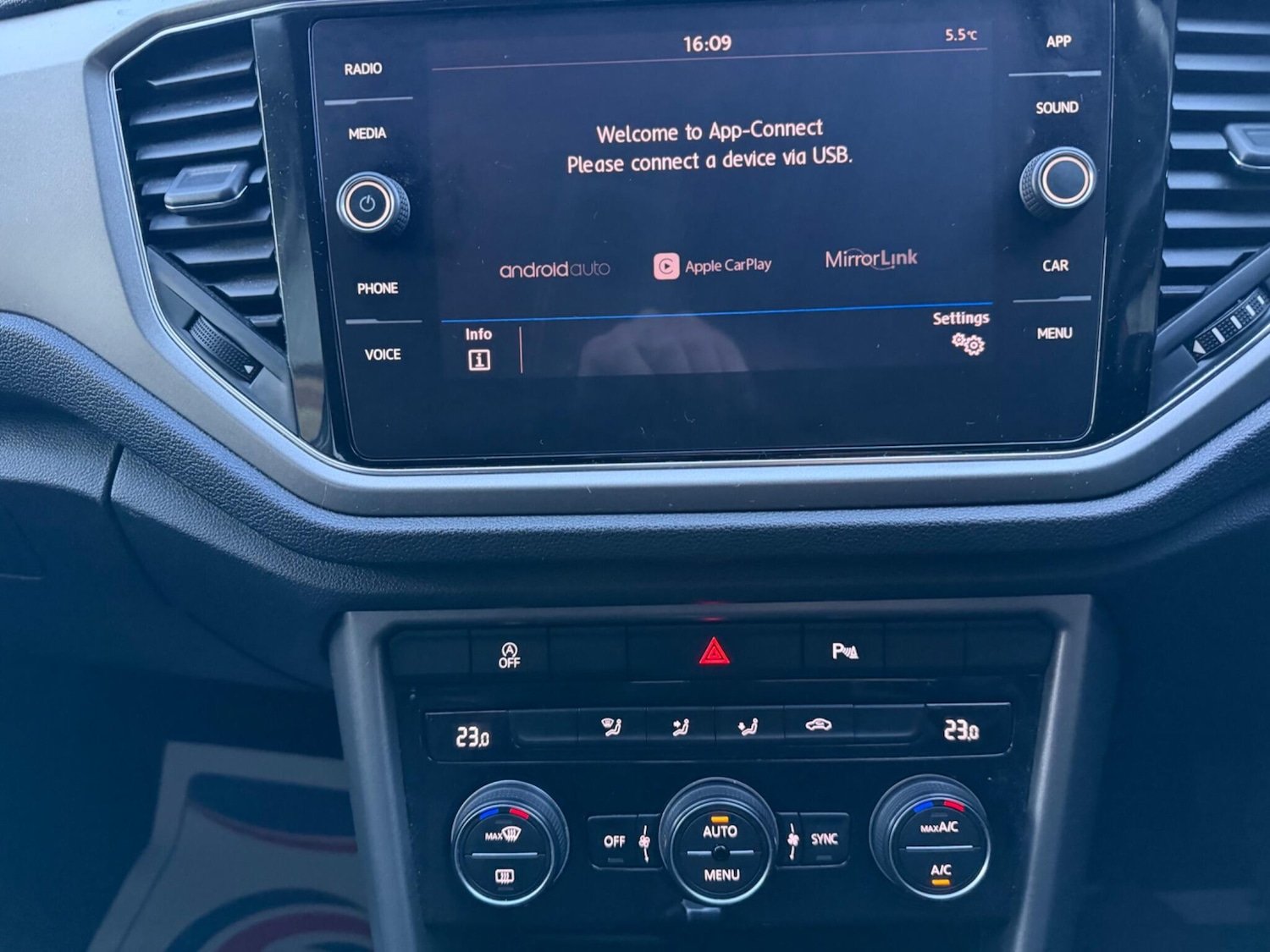 Used Volkswagen T-Roc 2020 for sale - 77688863: Photo 19