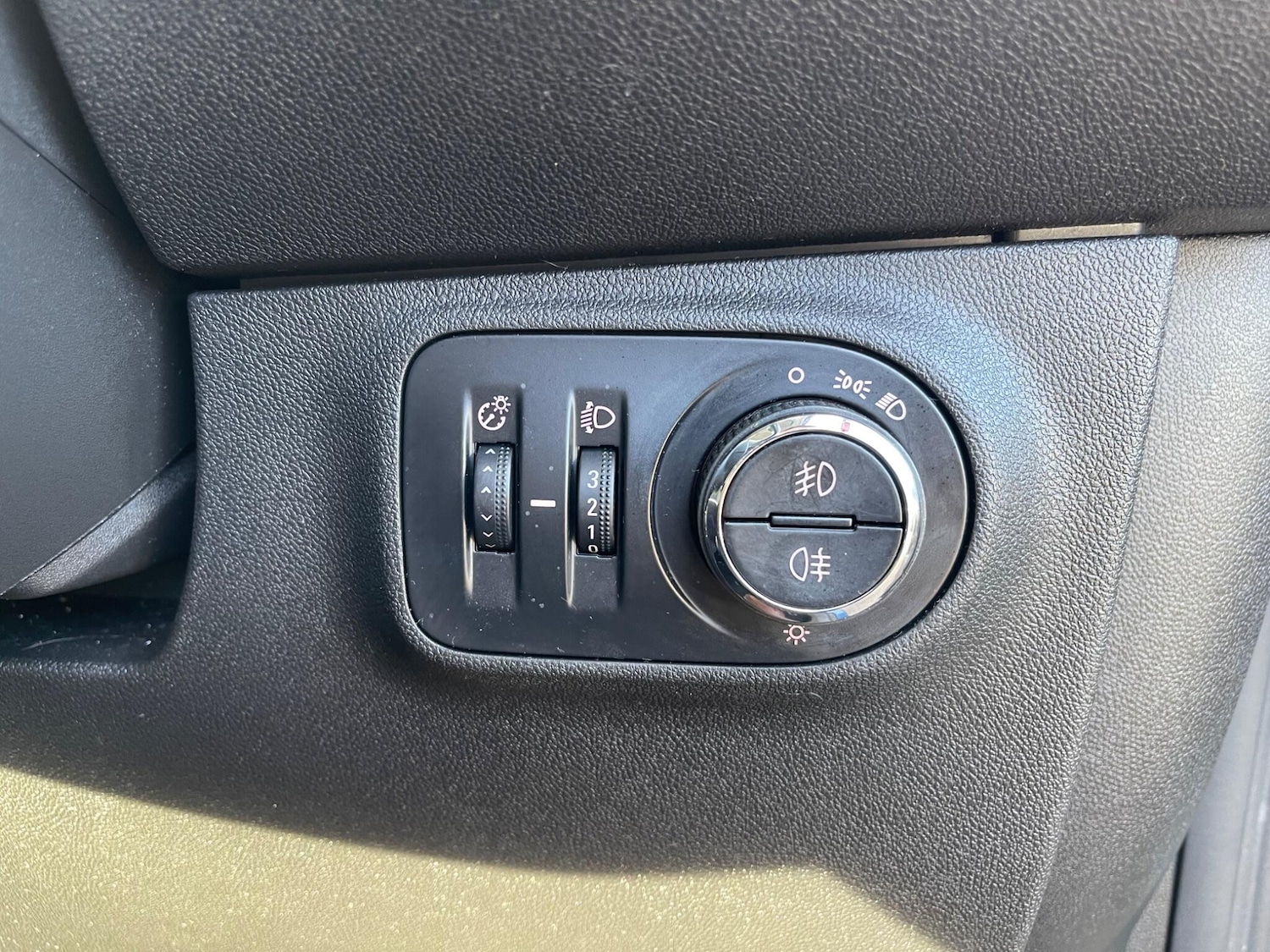 Used Vauxhall Corsa 2015 for sale - 77925141: Photo 22