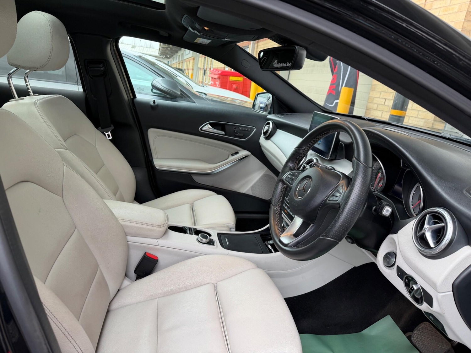 Used Mercedes-Benz GLA 2016 for sale - 77688877: Photo 9