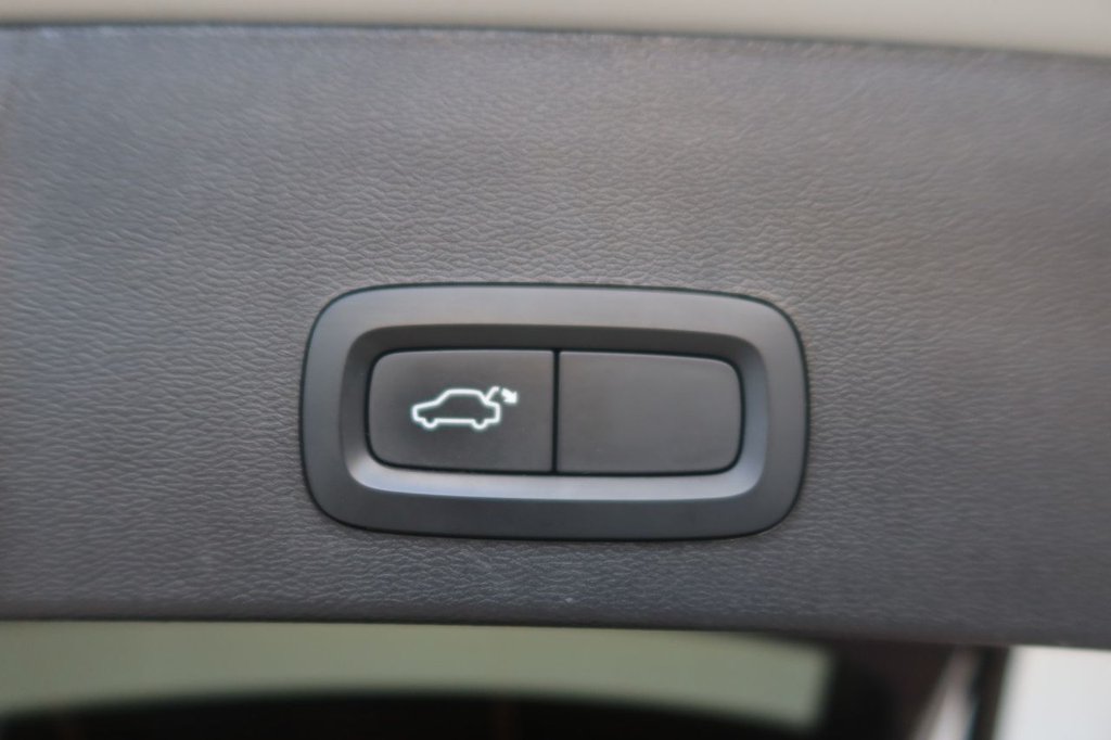 Used Volvo XC40 2021 for sale - 76056802: Photo 10