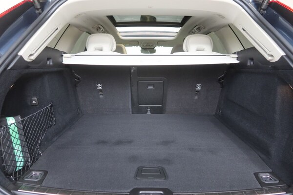 Used Volvo XC60 2022 for sale - 76092687: Photo 8
