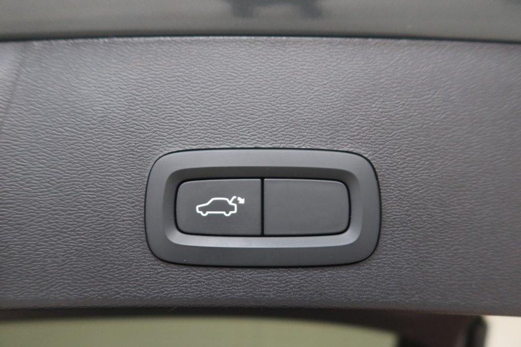 Used Volvo XC40 2021 for sale - 76118456: Photo 11