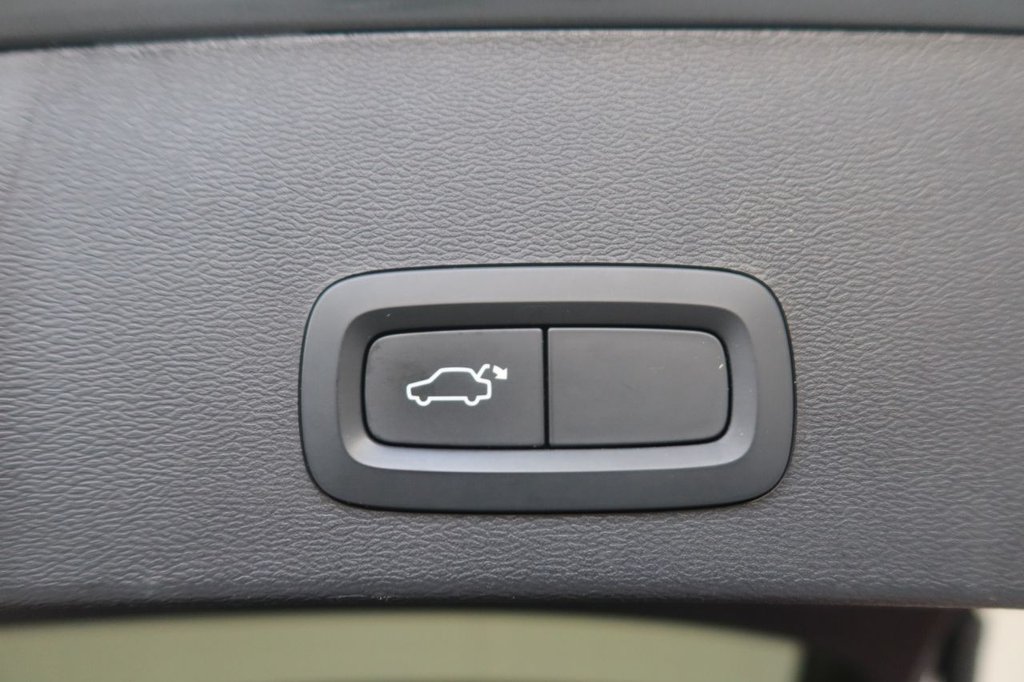 Used Volvo XC40 2021 for sale - 76375909: Photo 10