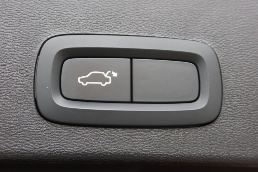 Used Volvo XC40 2021 for sale - 76429867: Photo 11