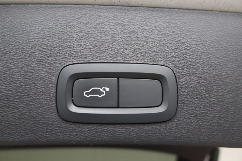 Used Volvo XC40 2021 for sale - 76375901: Photo 10