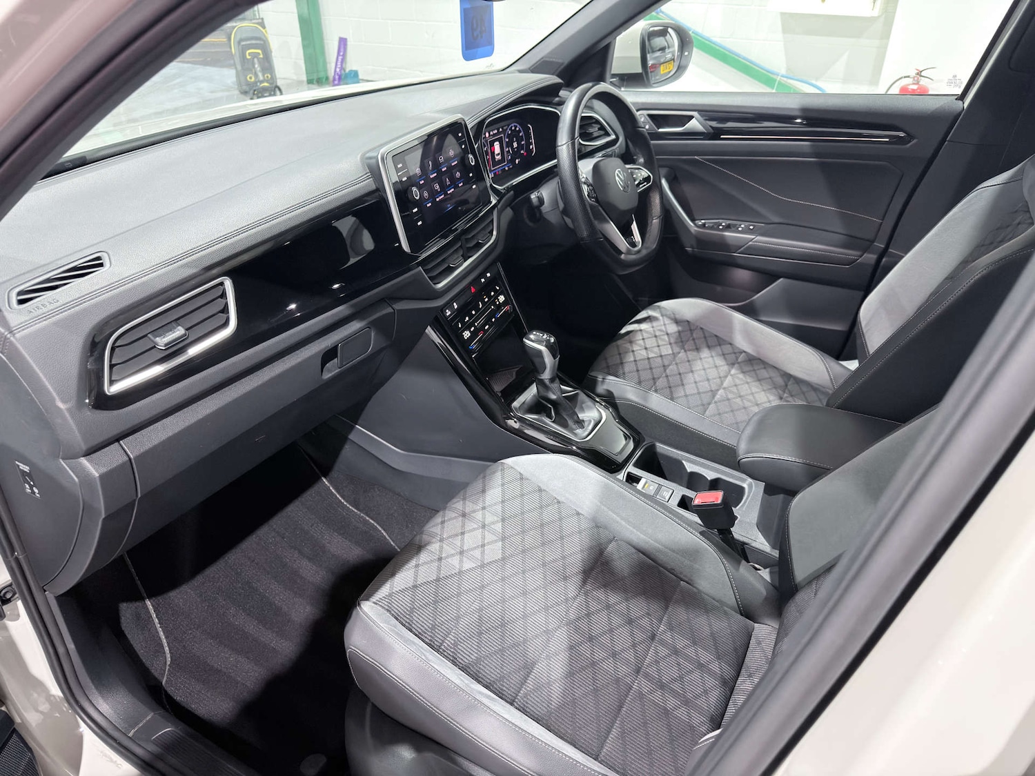 Used Volkswagen T-Roc 2022 for sale - 77363695: Photo 19