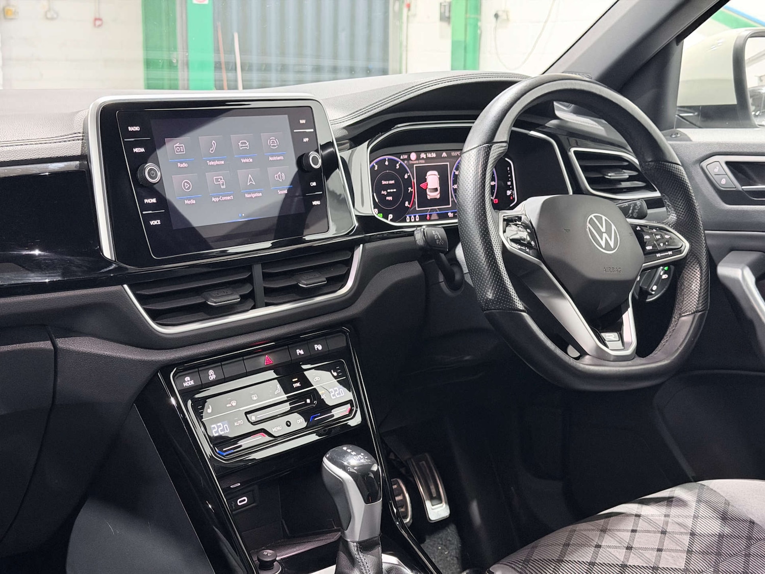 Used Volkswagen T-Roc 2022 for sale - 77363695: Photo 24