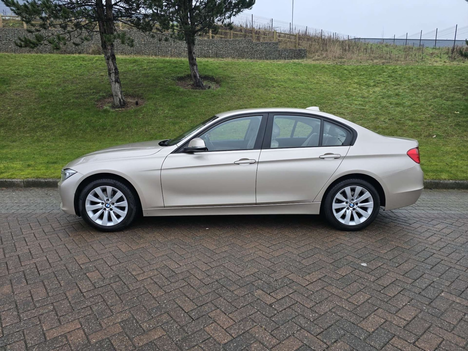 Used BMW 3 Series 2013 for sale - 77669319: Photo 2