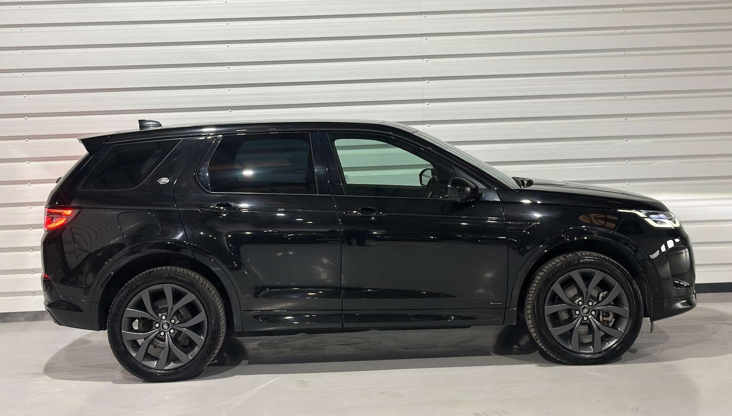 Used Land Rover Discovery Sport 2021 for sale - 77363698: Photo 2