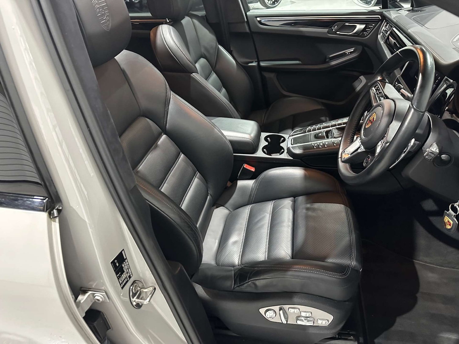 Used Porsche Macan 2020 for sale - 77609445: Photo 40