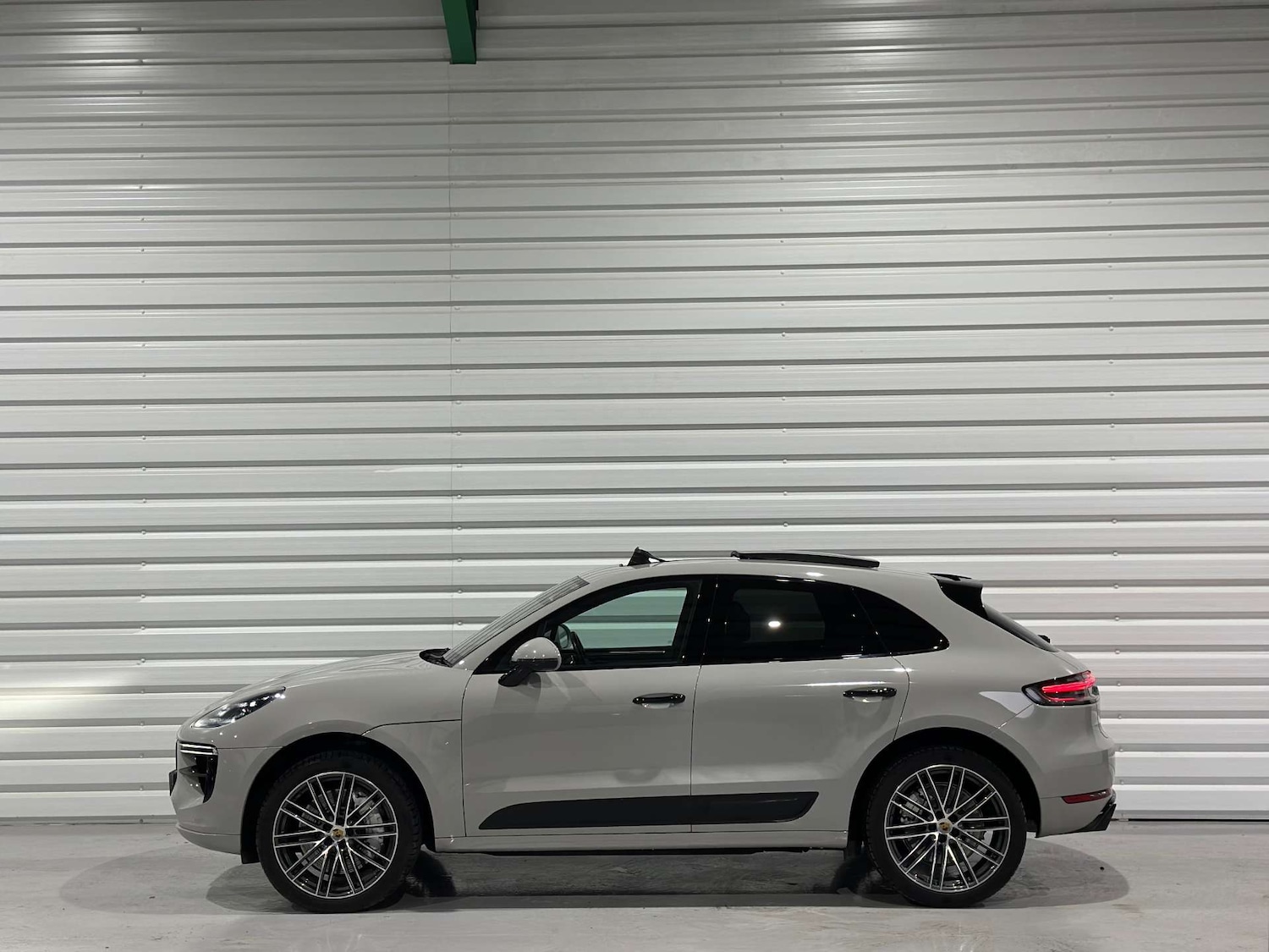 Used Porsche Macan 2020 for sale - 77609445: Photo 48