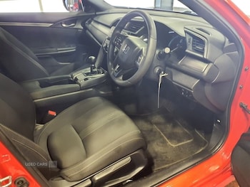 Used Honda Civic 2018 for sale - 76271129: Photo 4