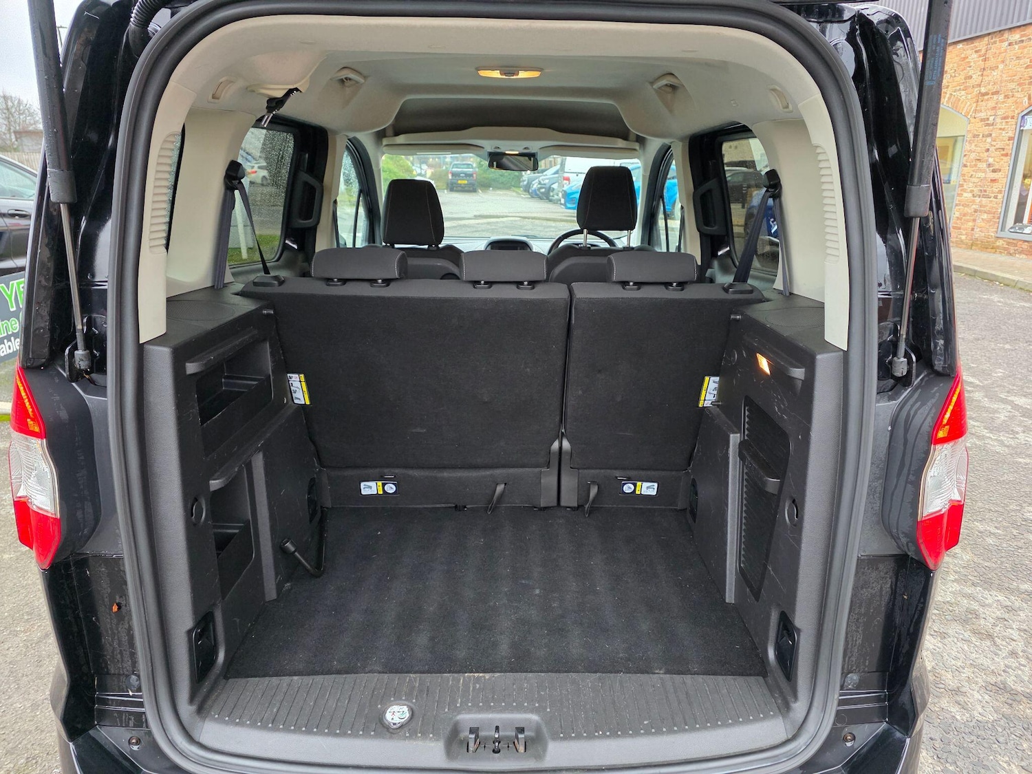 Used Ford Tourneo Courier 2020 for sale - 77376133: Photo 10