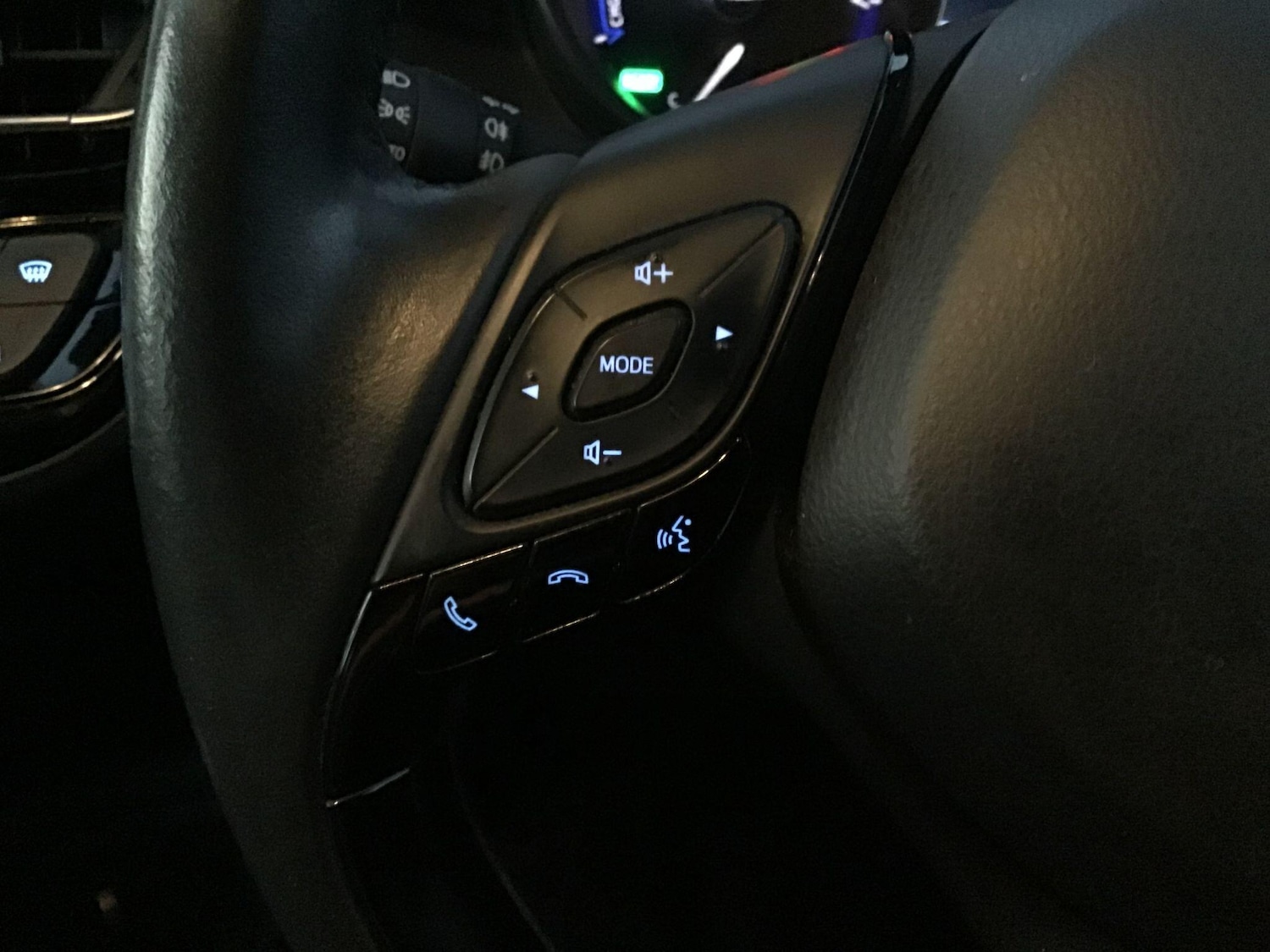 Used Toyota C-HR 2023 for sale - 77039750: Photo 14