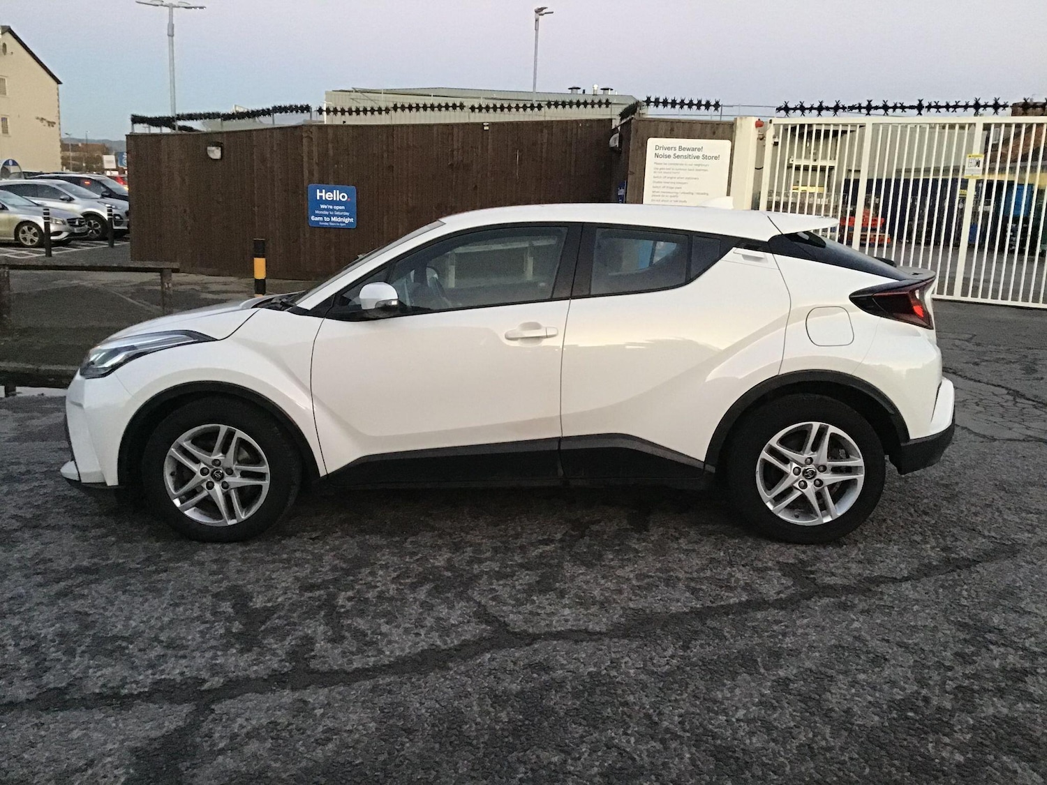 Used Toyota C-HR 2023 for sale - 77039750: Photo 6