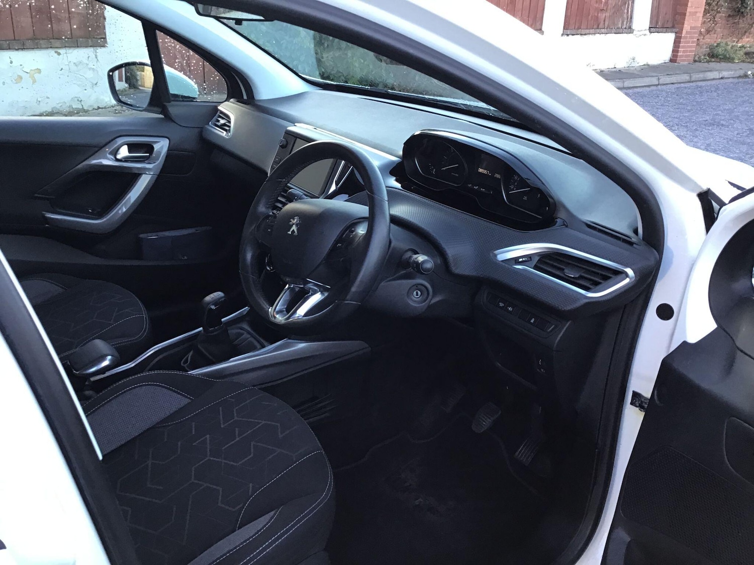 Used Peugeot 2008 2017 for sale - 76179334: Photo 11