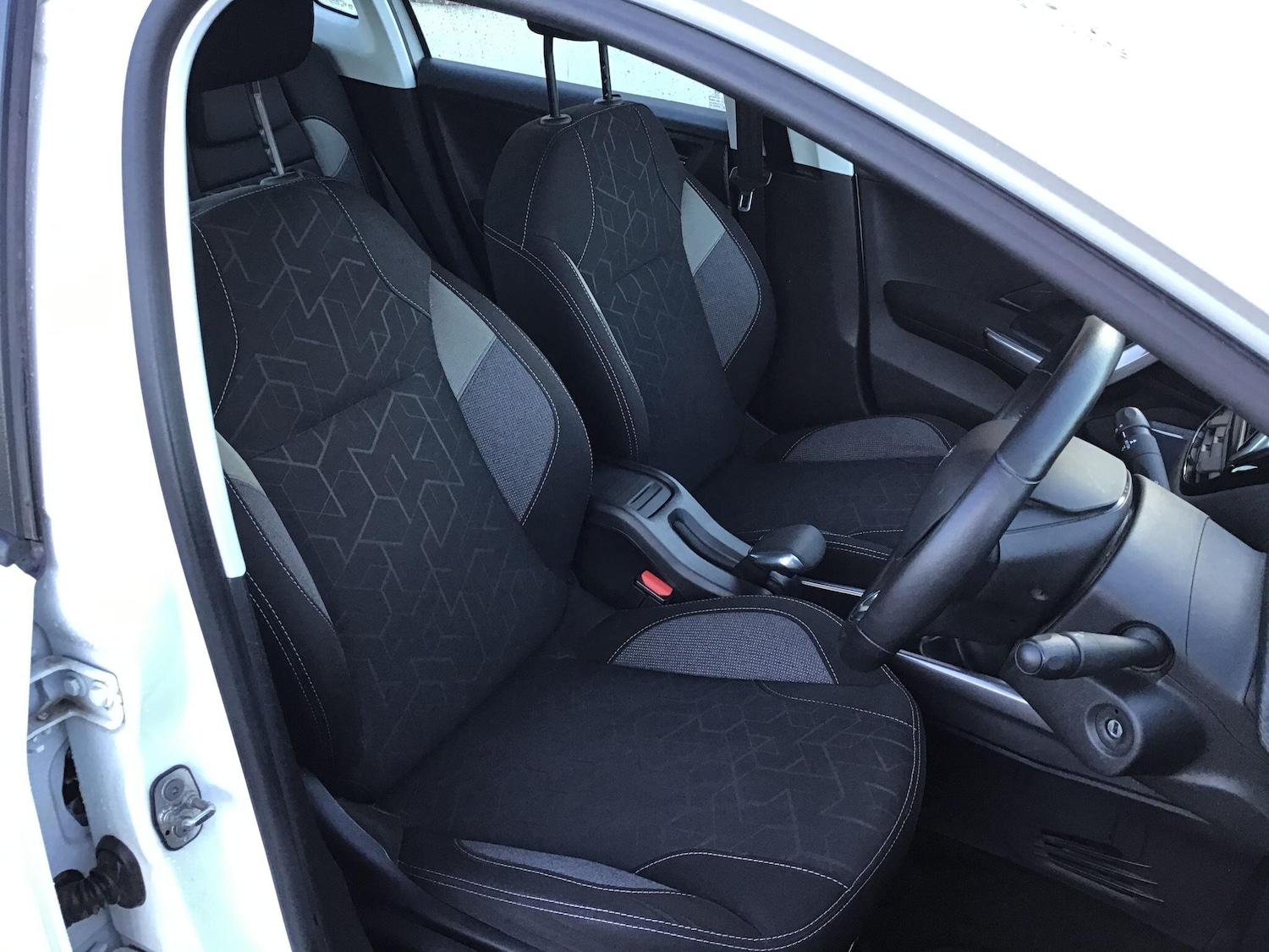 Used Peugeot 2008 2017 for sale - 76179334: Photo 12