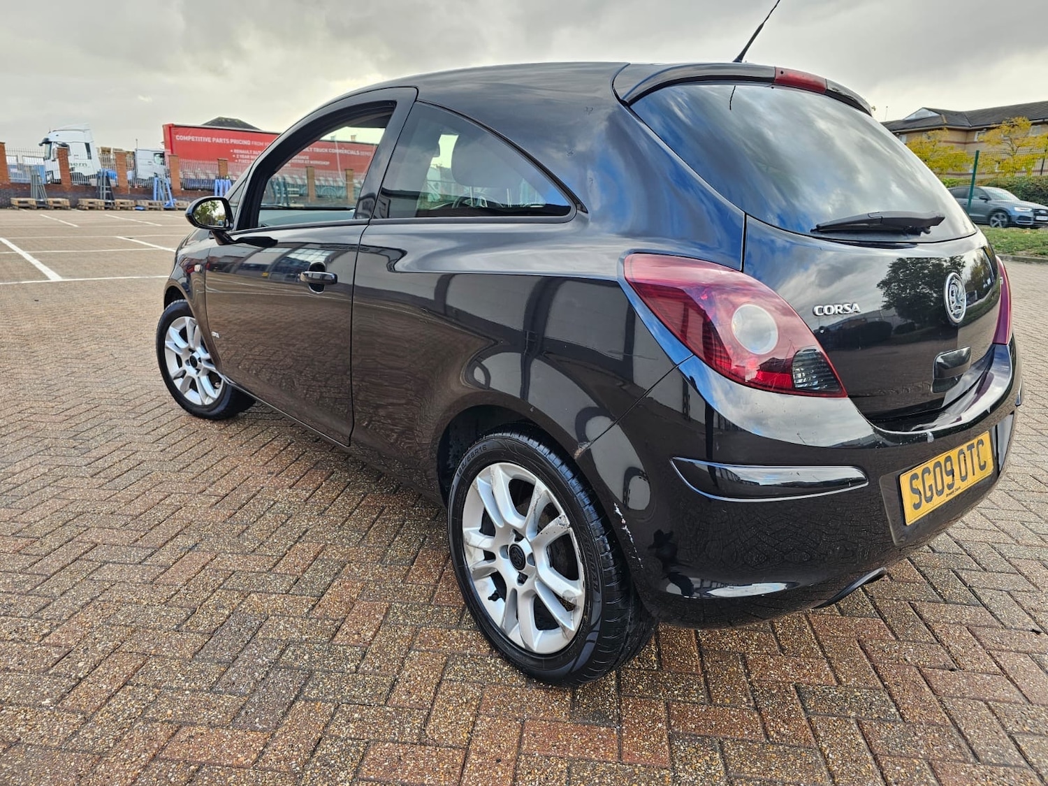 Used Vauxhall Corsa 2009 for sale - 76377152: Photo 2