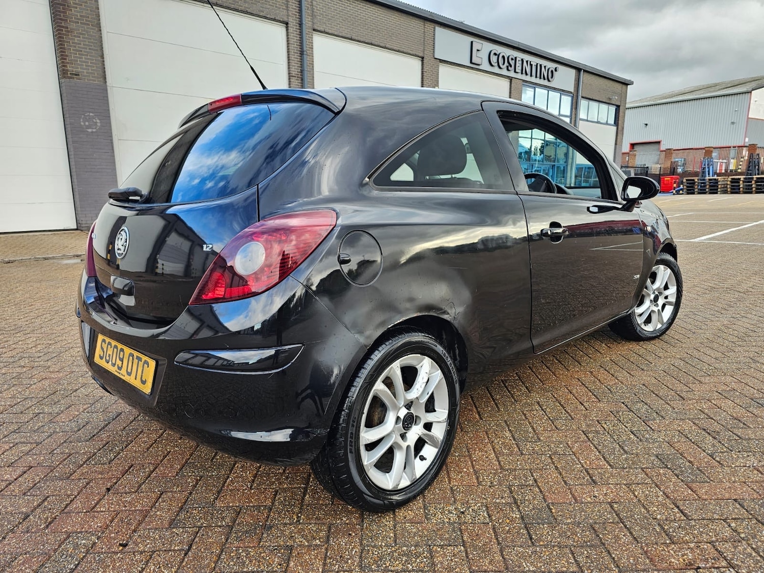 Used Vauxhall Corsa 2009 for sale - 76377152: Photo 3
