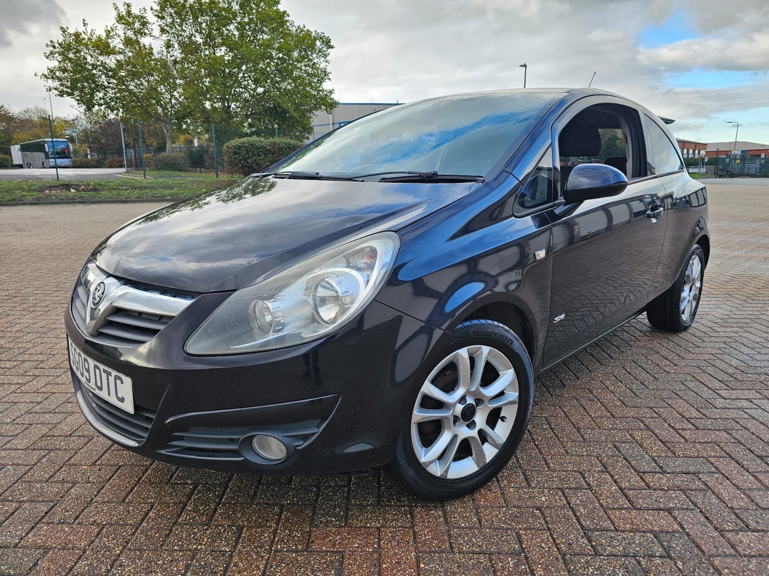 Used Vauxhall Corsa 2009 for sale - 76377152: Photo 5