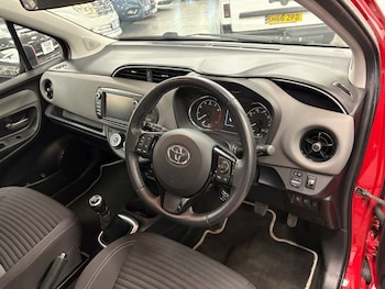 Used Toyota Yaris 2018 for sale - 76009638: Photo 2