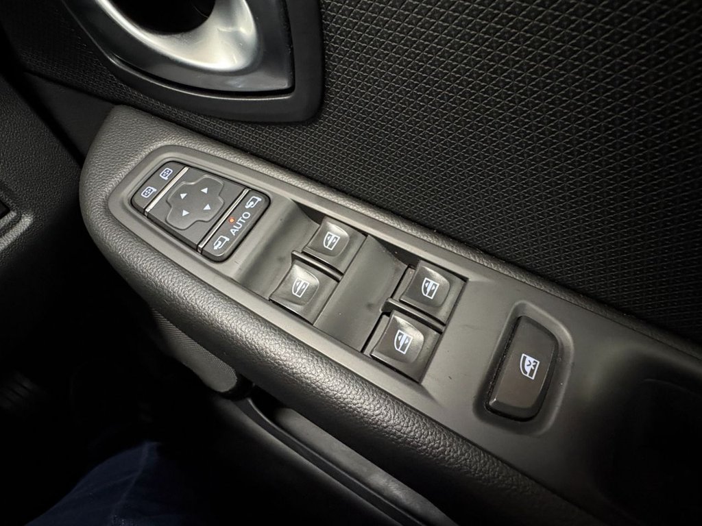 Used Renault Clio 2018 for sale - 76313272: Photo 43