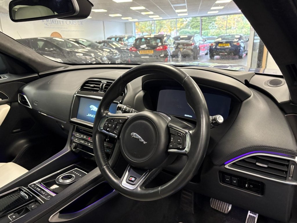 Used Jaguar F-Pace 2016 for sale - 76313058: Photo 2