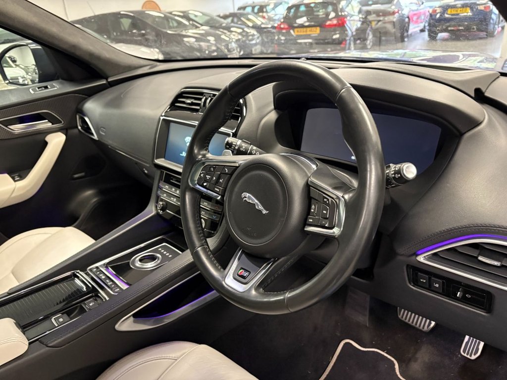 Used Jaguar F-Pace 2016 for sale - 76313058: Photo 32