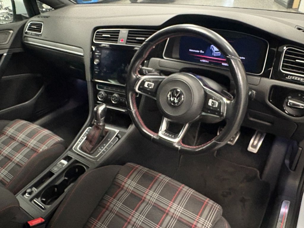 Used Volkswagen Golf 2018 for sale - 76520781: Photo 2