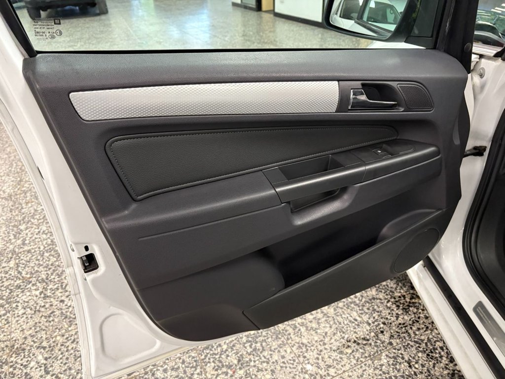 Used Vauxhall Zafira 2010 for sale - 76092579: Photo 23